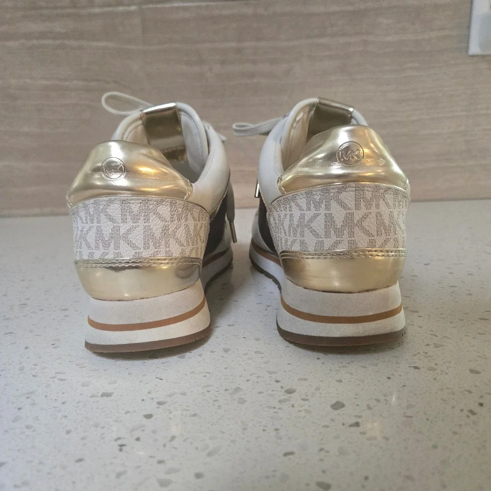 Michael Kors Allie Stride Sneakers Womems 8 White Brown Gold Logo SG19H
